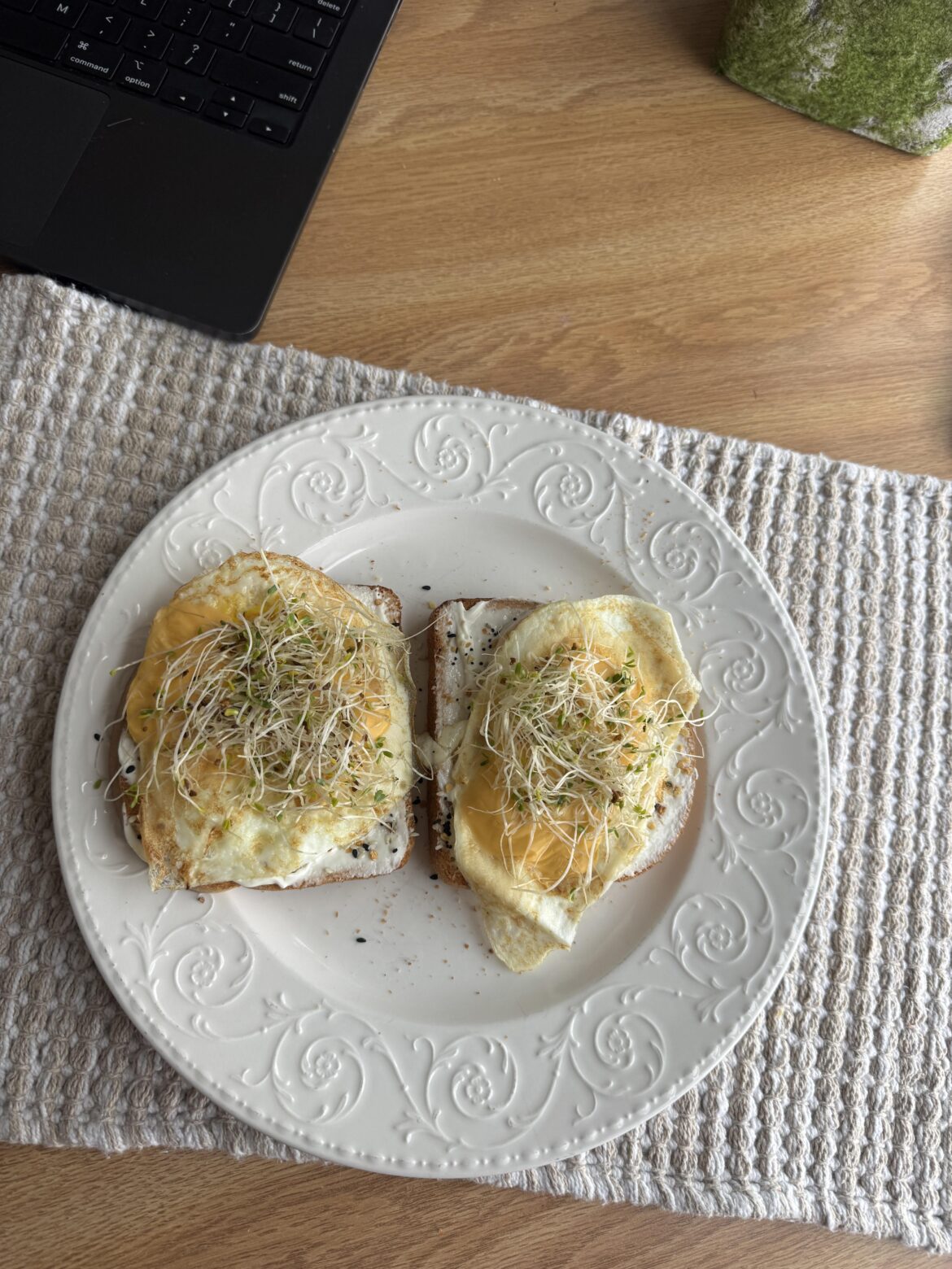 Breakfast for 345 calories, 22g of protein, and 16g of fiber