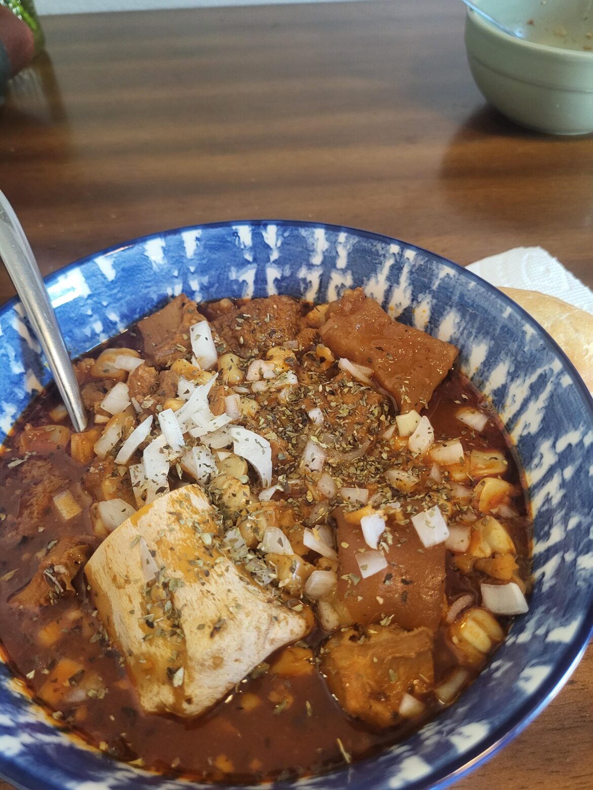 Menudito recalentado con bolillo recien hecho...