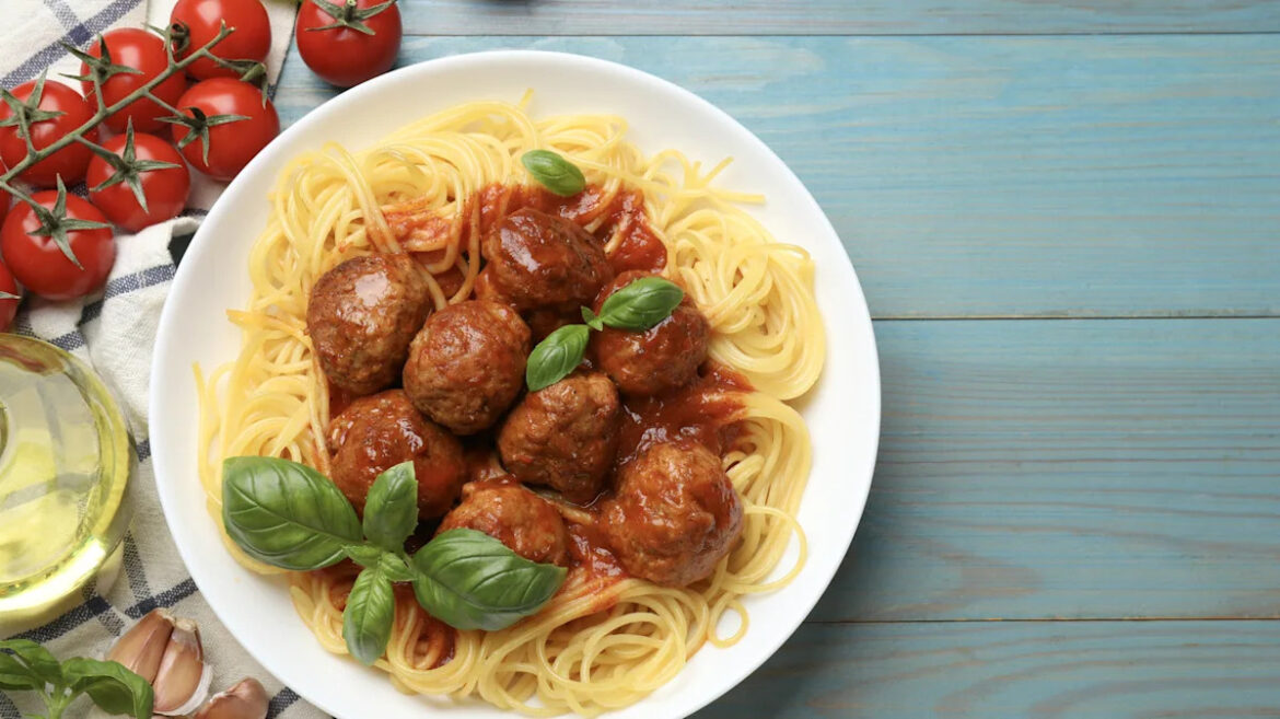 5 Chain Restaurants With The Best Spaghetti And Meatballs, According To Reviews Yahoo lifestyle home