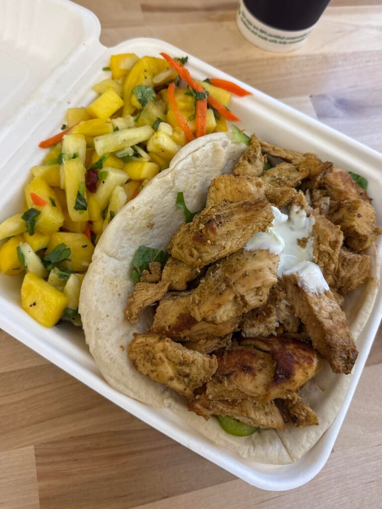 Calories in this Chicken Gyro and Mango Pineapple Salad? Calories in this Chicken Gyro and Mango Pineapple Salad?