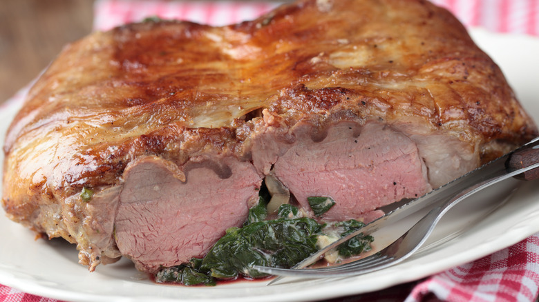 saddle of lamb stuffed with spinach and mushrooms