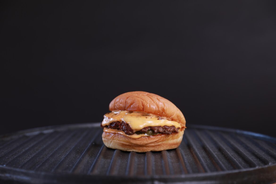 Just a classic Cheeseburger