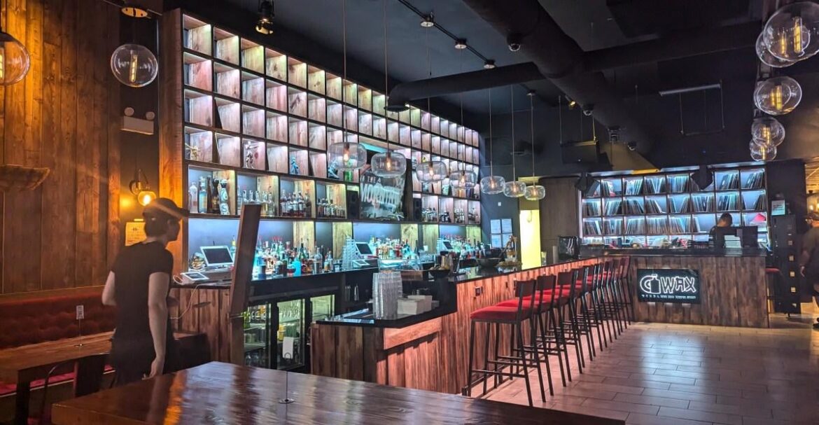 Am I crazy for thinking this is entirely AI content from the Eater?