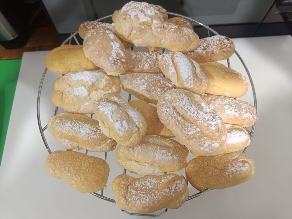 Lady finger (savoiardi) Lady finger (savoiardi)