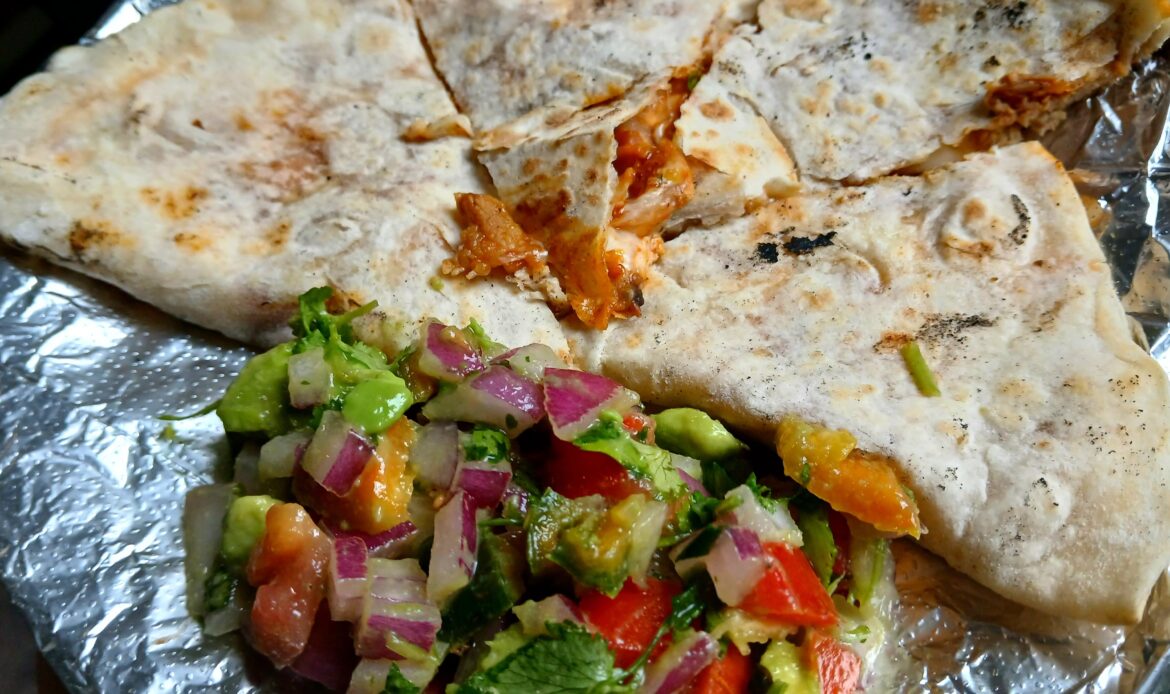 (Homemade) Mole-Chicken Quesadilla 🧀 🌮 w/ Avo-Pico