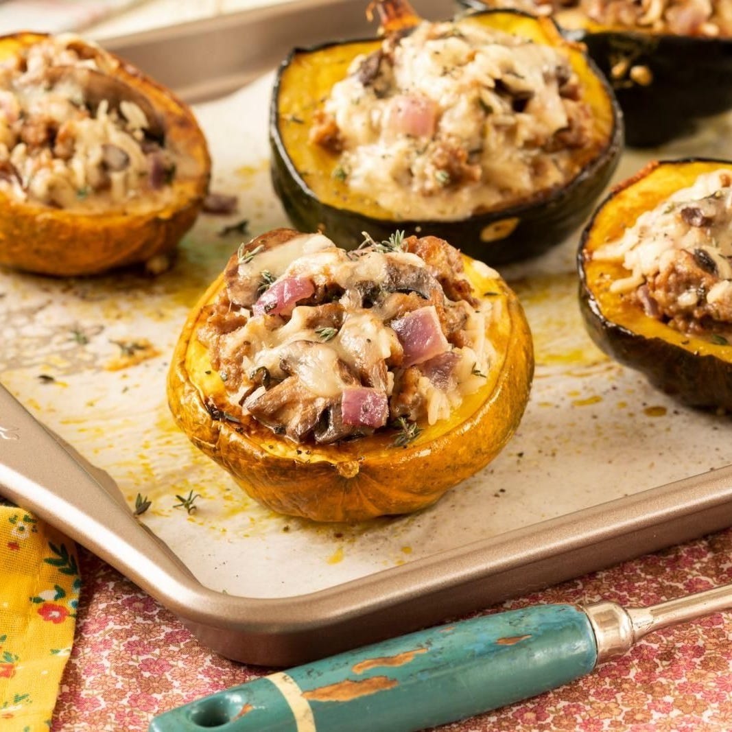 healthy thanksgiving stuffed acorn squash