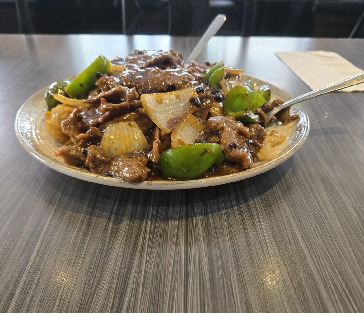 Yueh Tung - Black Bean Beef on Rice Noodle