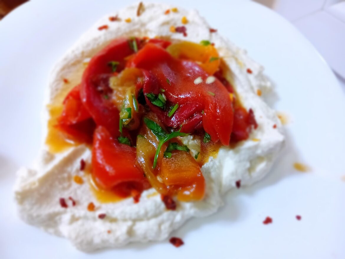 Albanian appetizer peppers in cottage cheese dip