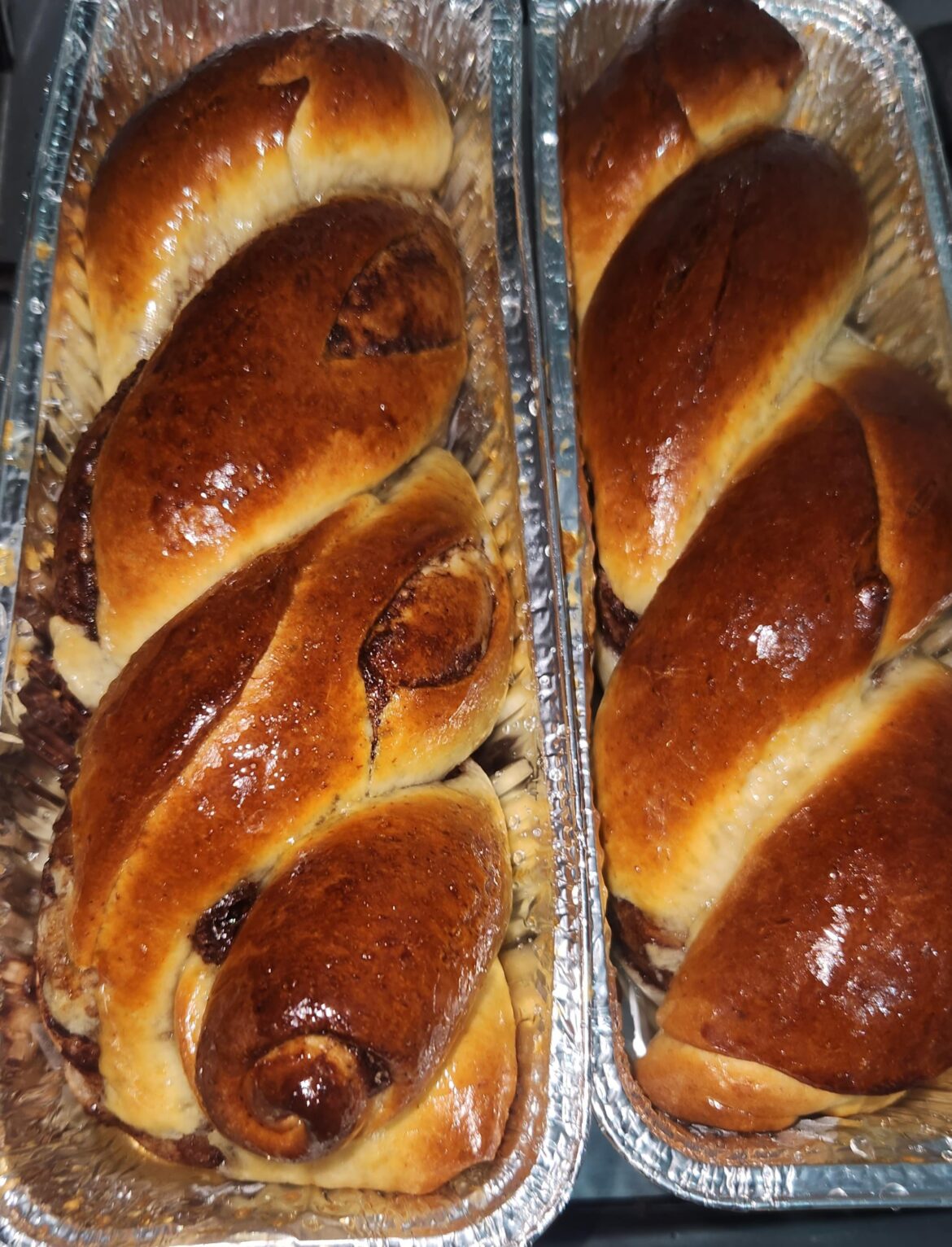 Chocolate Yeast Cakes with Nuts