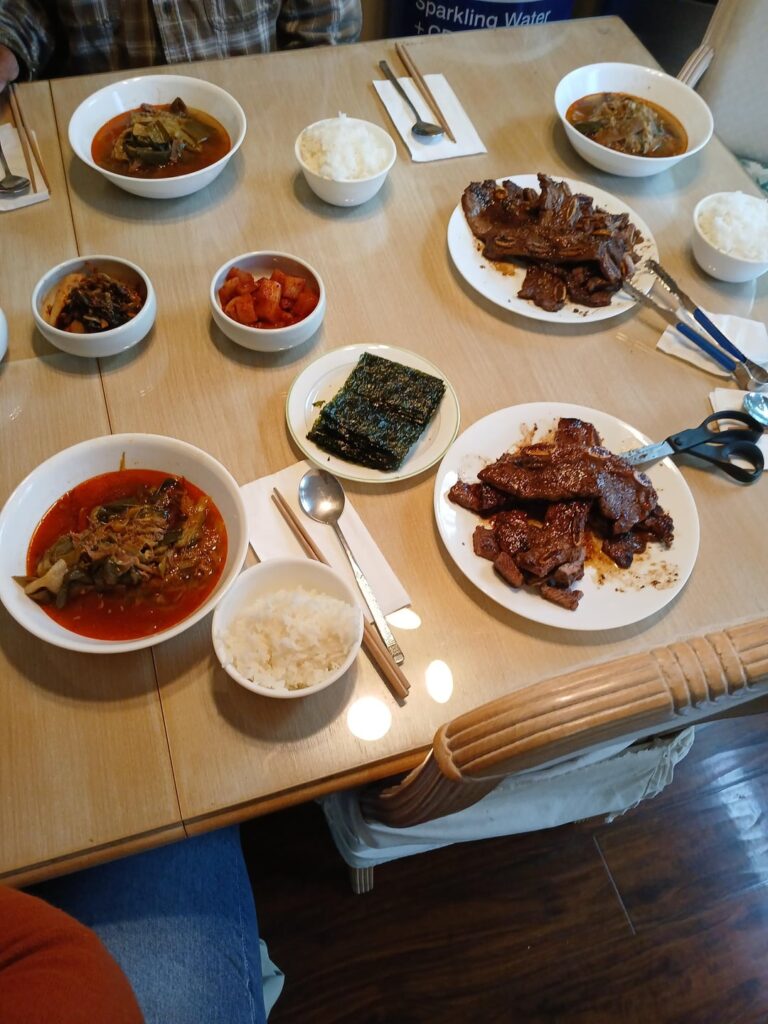I thought I was gonna bring kfc to my parents. Mother made my favorite yukgaejang with galbi.