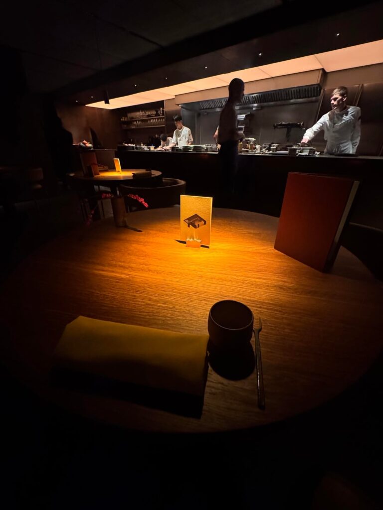 Ikoyi, London () Ikoyi, London (**)