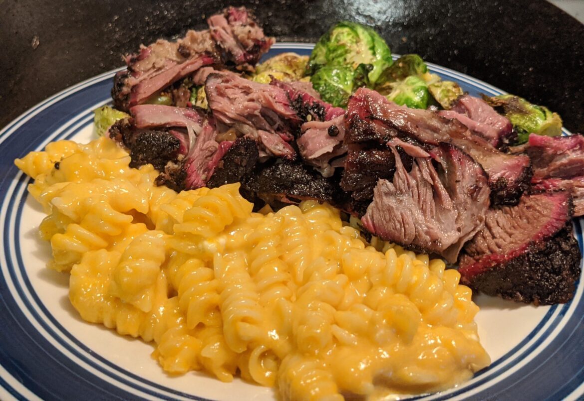 [Homemade]Smoked Chuck Roast and Mac and Cheese