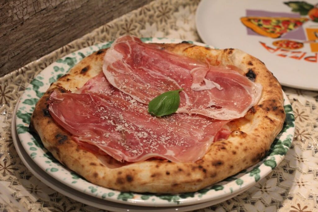 Raw ham pizza