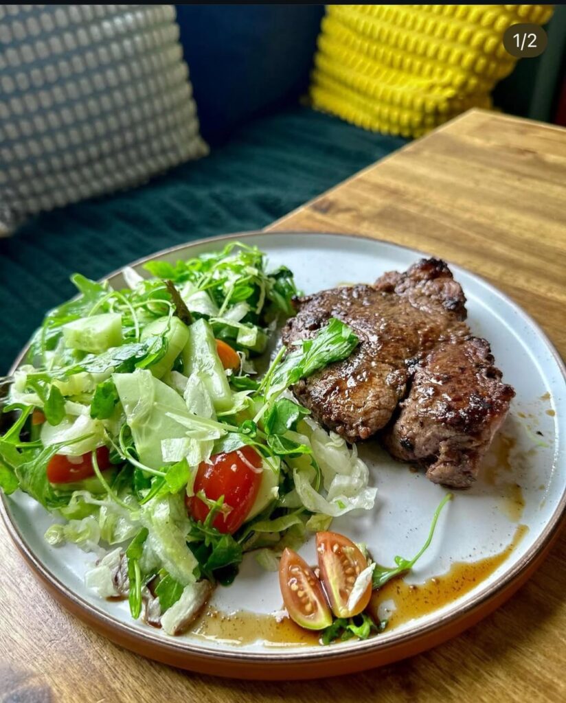 How many calories would u say r in this plate? It’s just described as a beef steak with a side salad dressed with vinaigrette. 
No clue about the cut or weight, does anyone have any estimates? Tyy :))