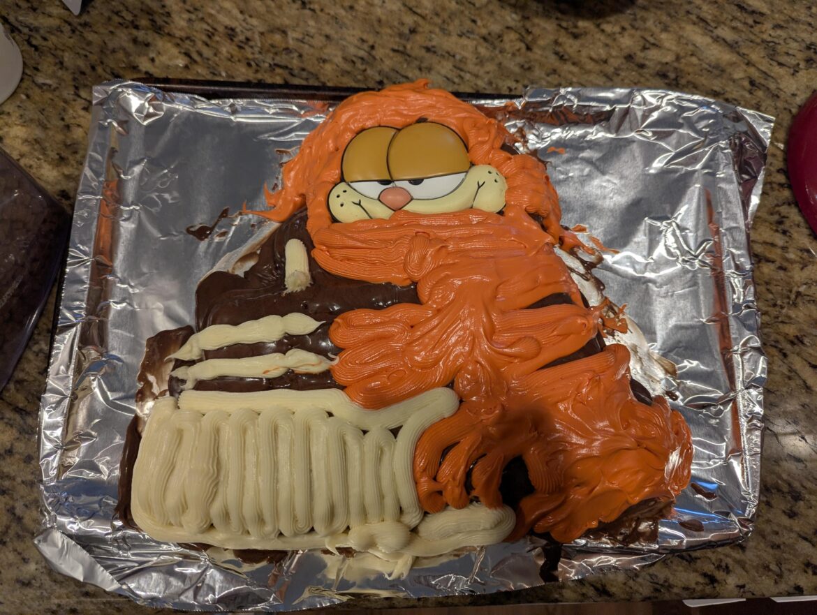 I tried baking and decorating a vintage Garfield cake for my son's birthday. It went great.