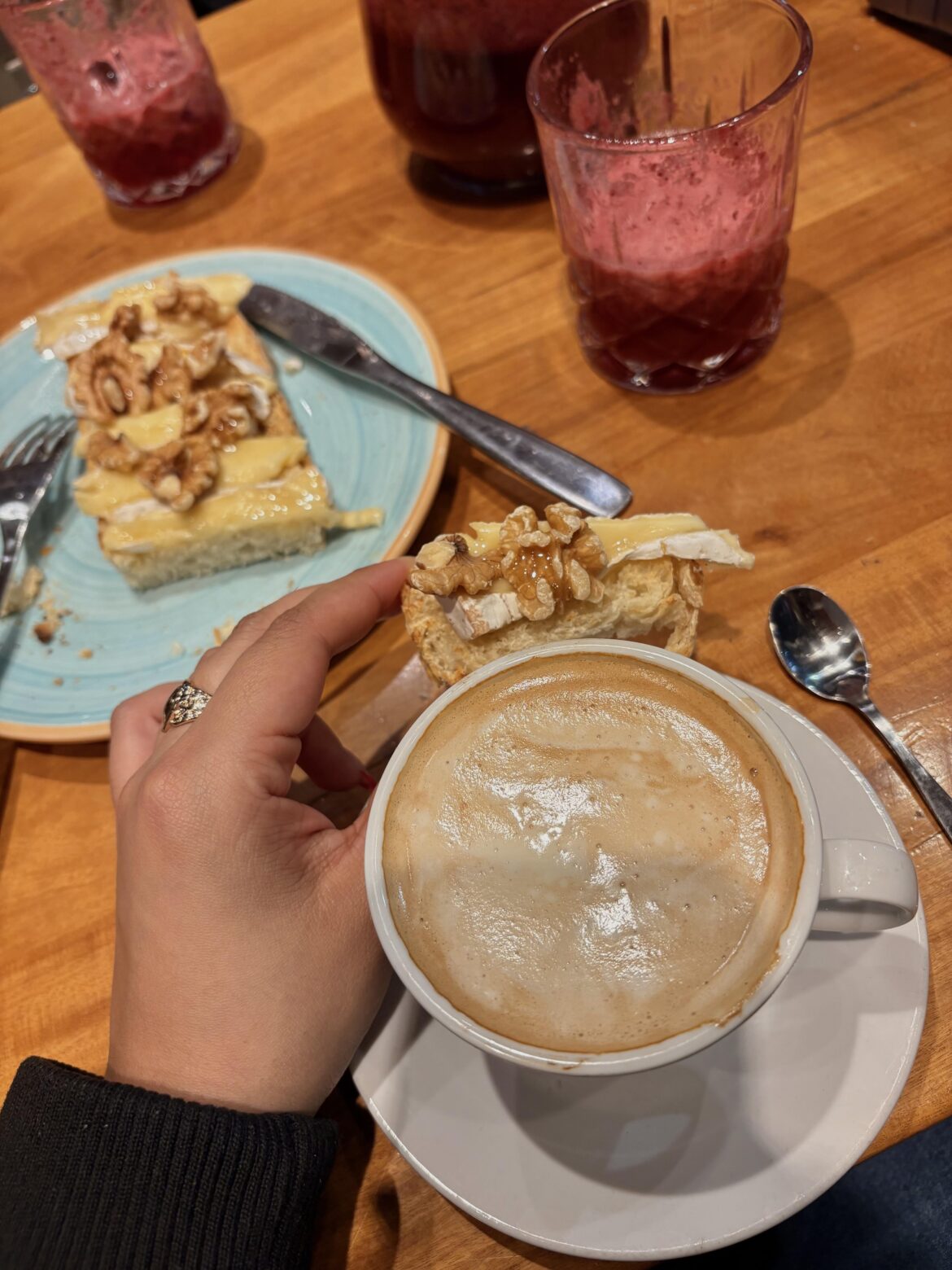 Yesterday I went to bed late and today I woke up early, so today there is a very nutritious breakfast!