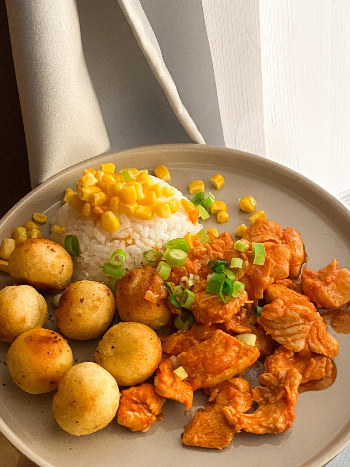 Chicken with rice and croquettes