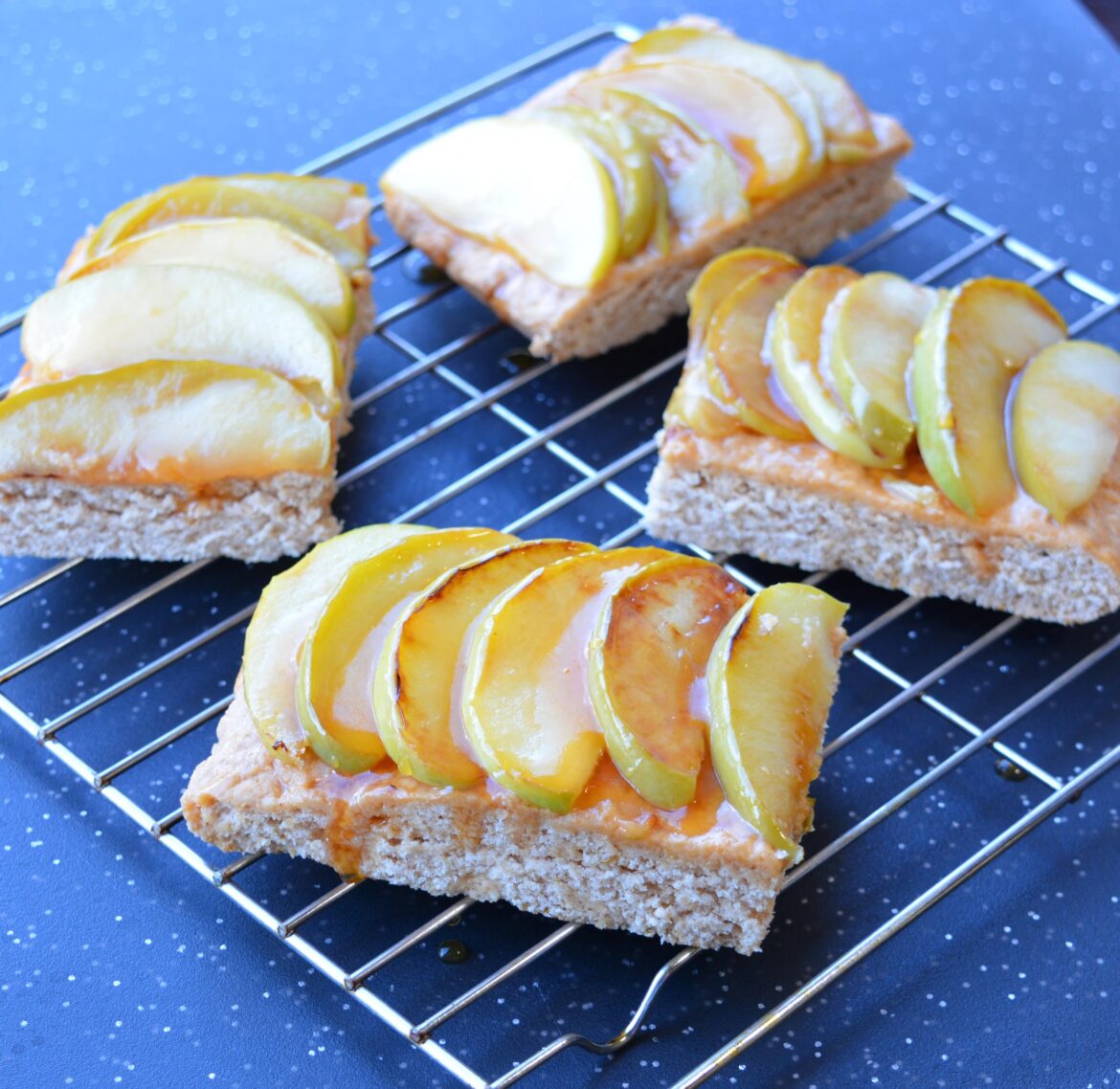 131 cal, Salted caramel apple cake bars (4″ x 3″) 131 cal, Salted caramel apple cake bars (4" x 3")