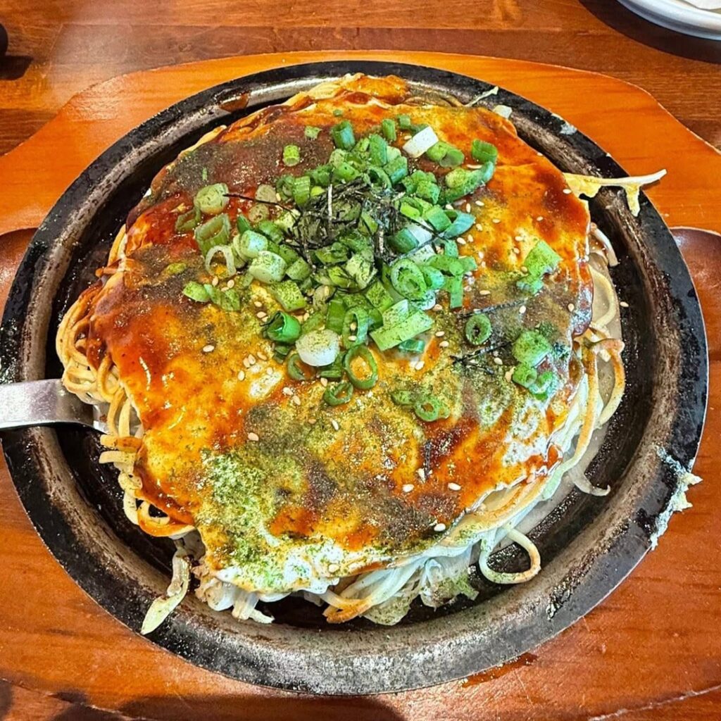 Which style of Okonomiyaki do you prefer? Hiroshima or Osaka style? 🤔🤔🤔