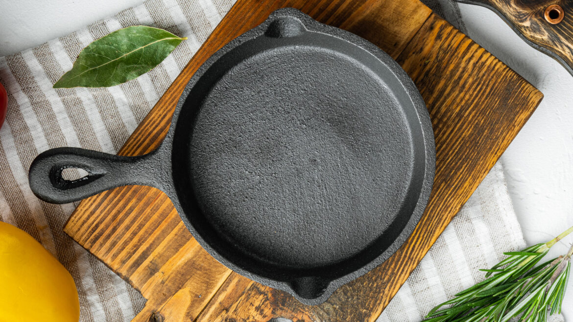 8 Foods You Should Never Cook In Cast Iron And 3 You Should