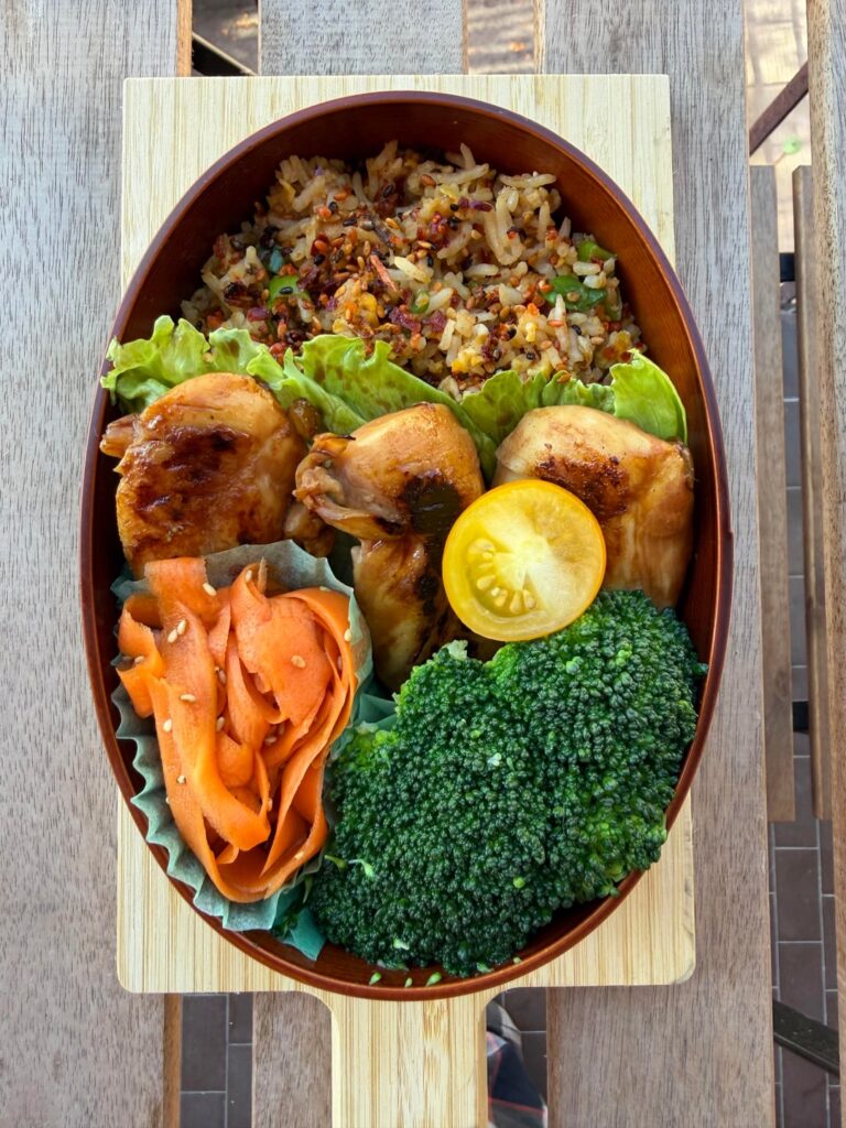 Little fridge clean-out bento today 🍱💛