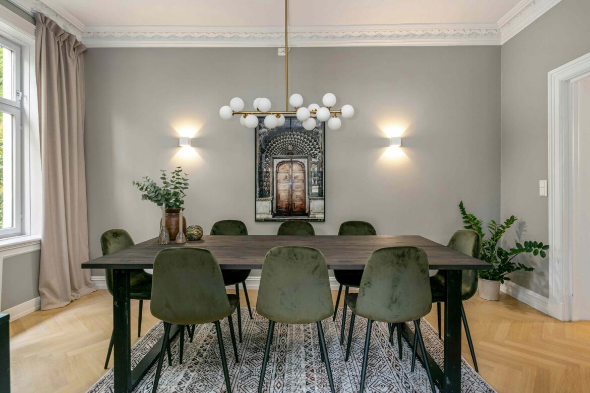 7 Things That Make Your Dining Room Look Bad, According to Designers 7 Things That Make Your Dining Room Look Bad, According to Designers