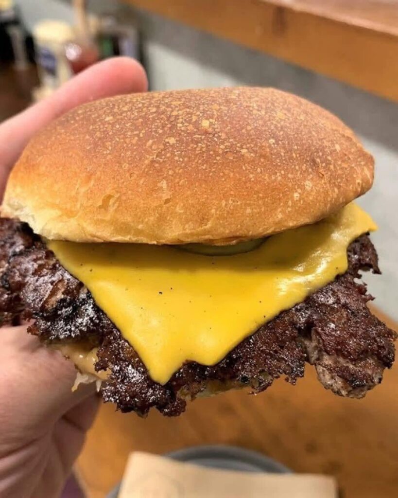 🍔Add 1 thing to this cheeseburger.