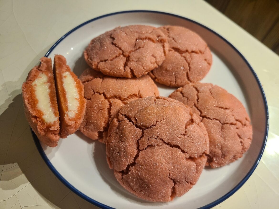 [Homemade] Toasted Rice Pink Sugar Cookies with Cheesecake Center