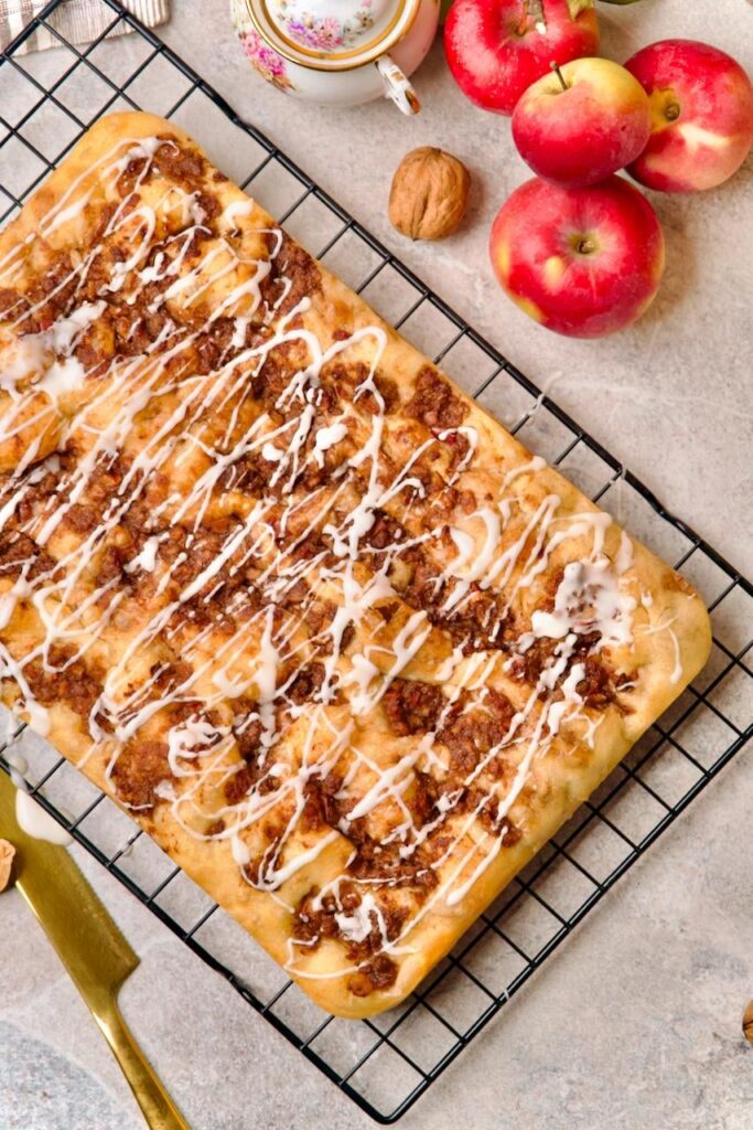 I made cinnamon apple focaccia and it was amazing