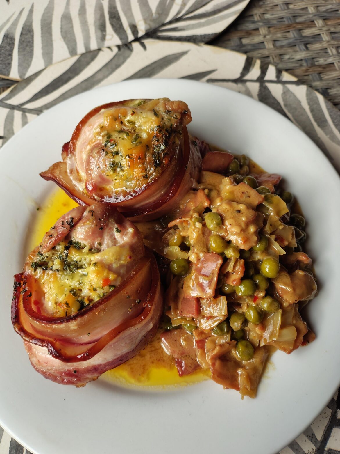 Chicken mignon with bacon and cabbage and peas covered in garlic butter