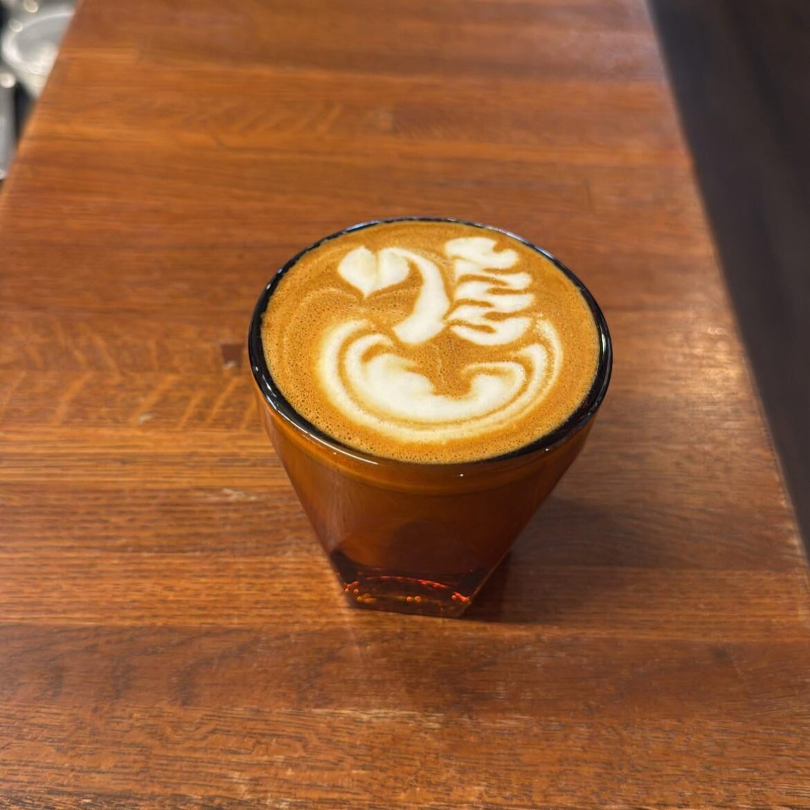 Cute cortado service pour