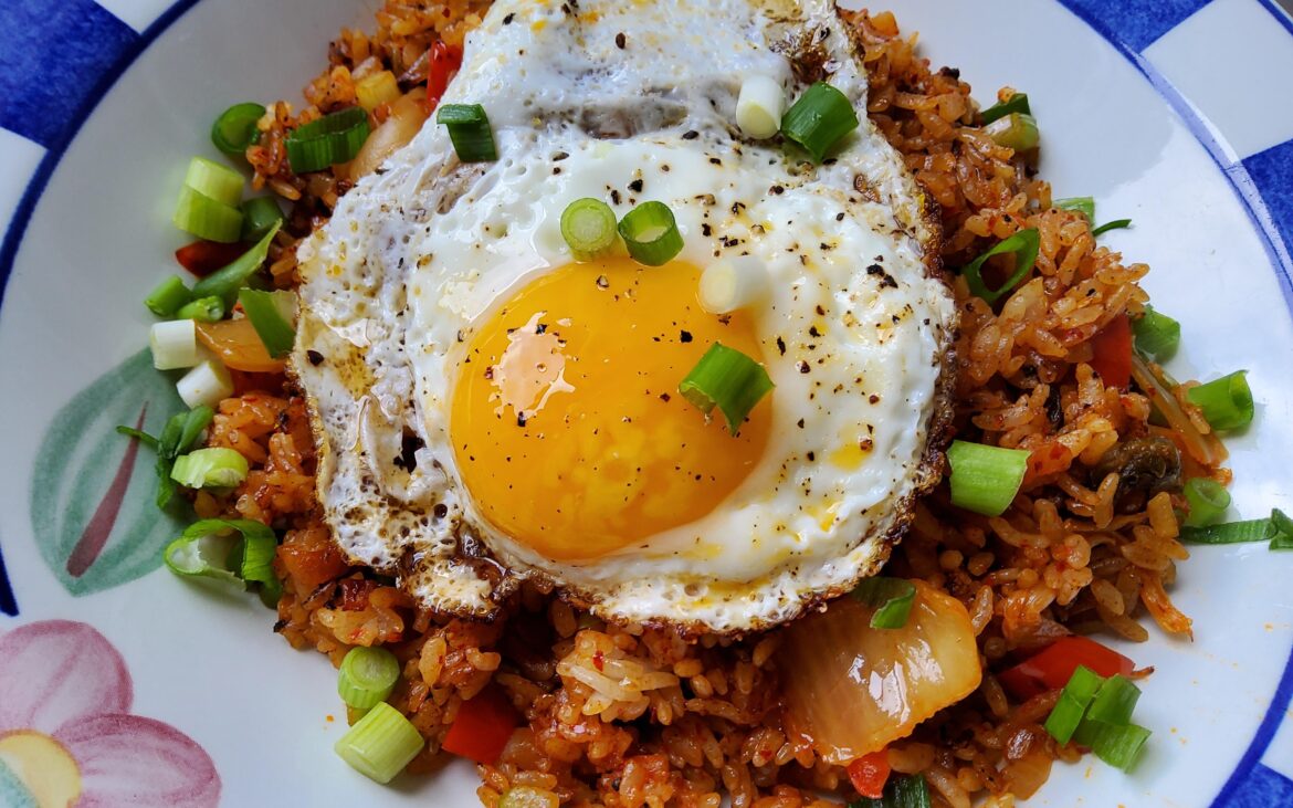 When you have nothing to eat, make Kimchi fried rice with fried egg.