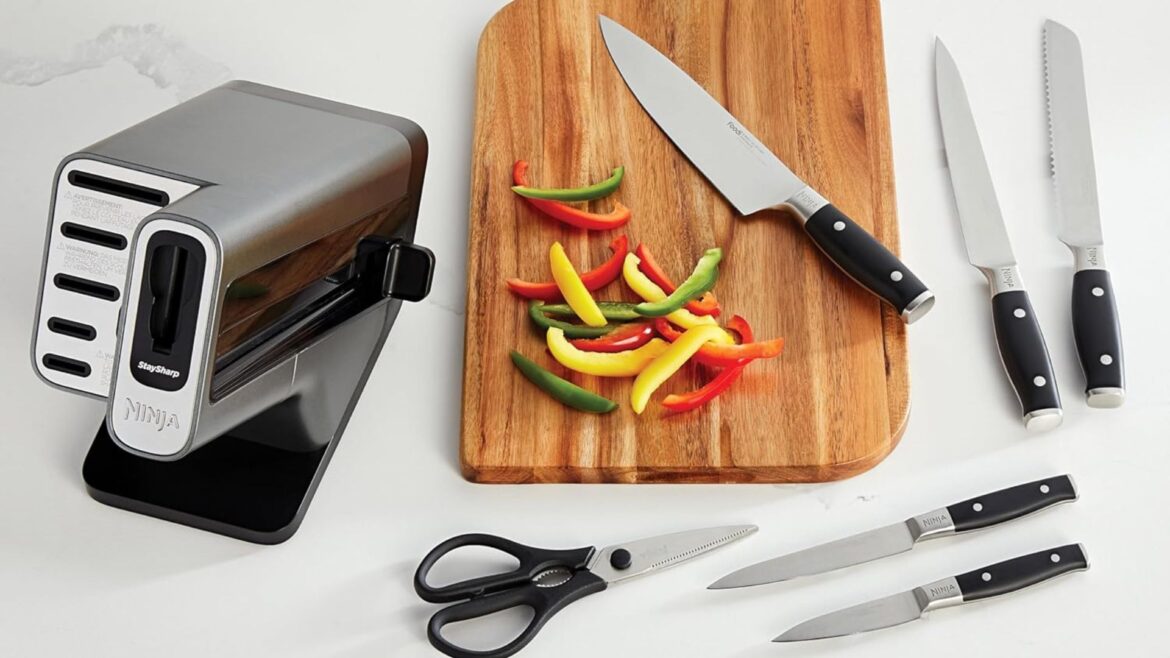 Take the hassle out of Christmas dinner prep with this Black Friday knife block deal