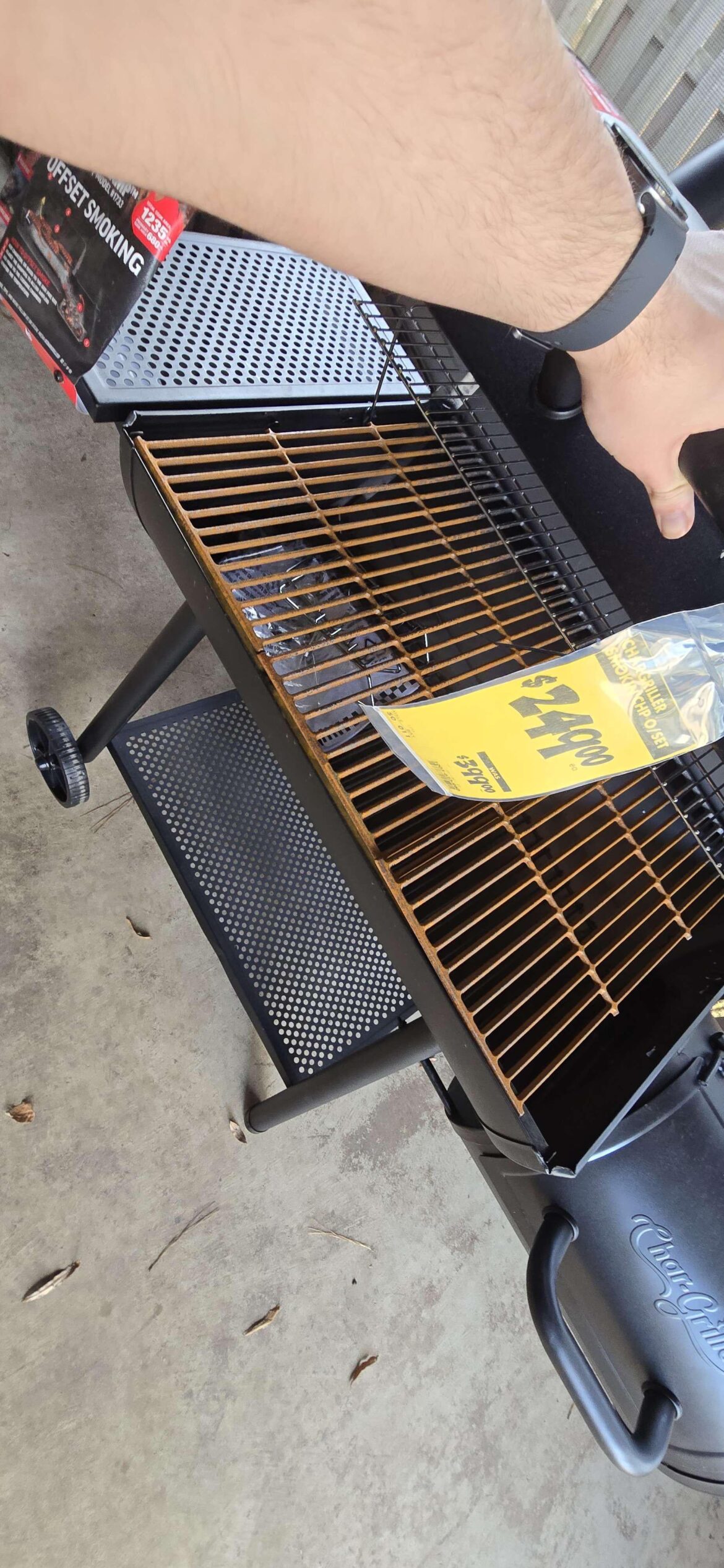 New grill delivered with rusted grates