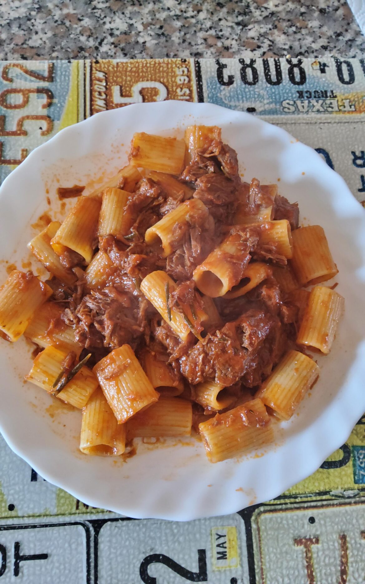 Mezze sleeves with beef stew sauce