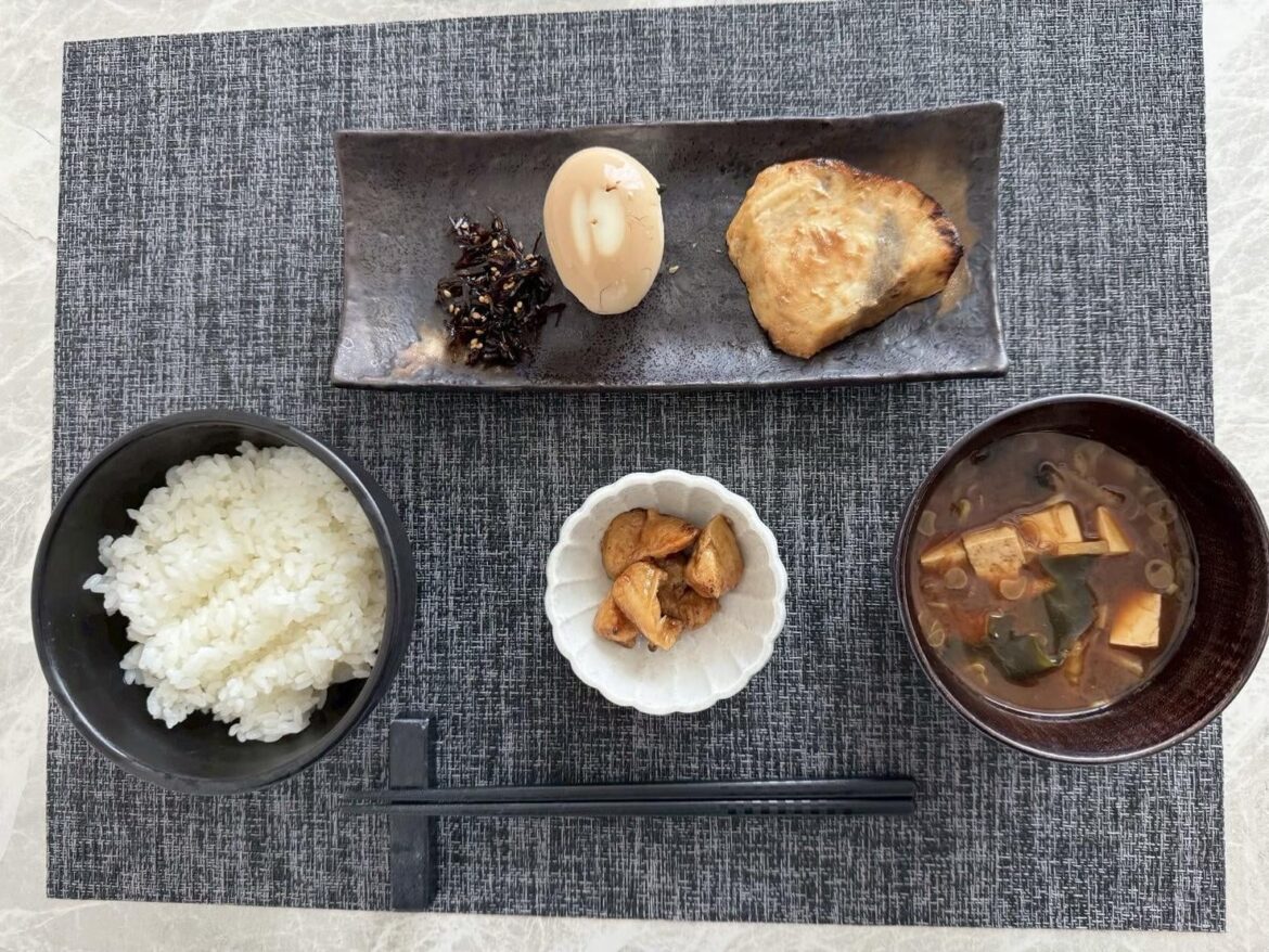 [homecooked] Grilled miso-marinated fish with rice, miso soup, and sides