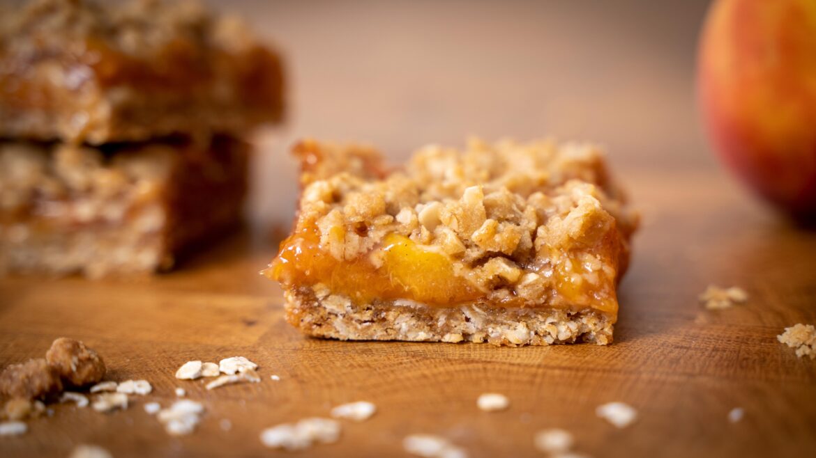 Peach Oatmeal Crumble Bars