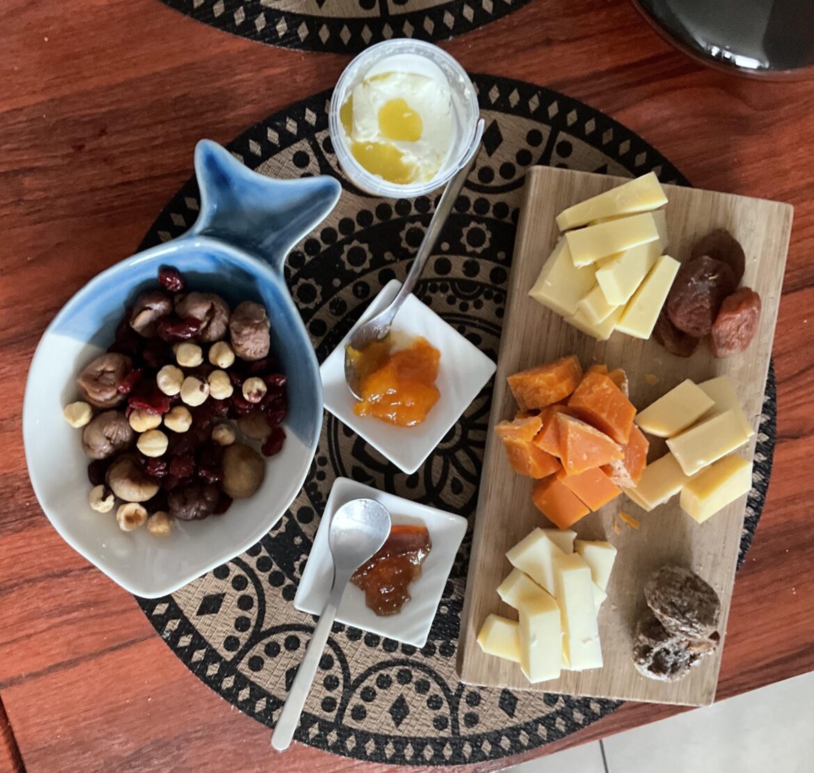 An improvised cheese dinner