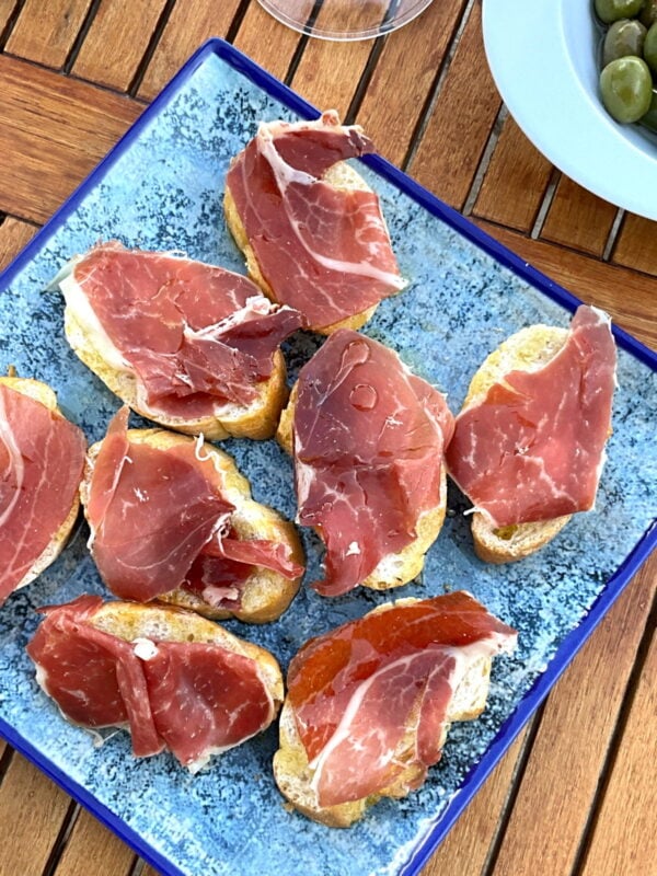 bread bites topped with ham