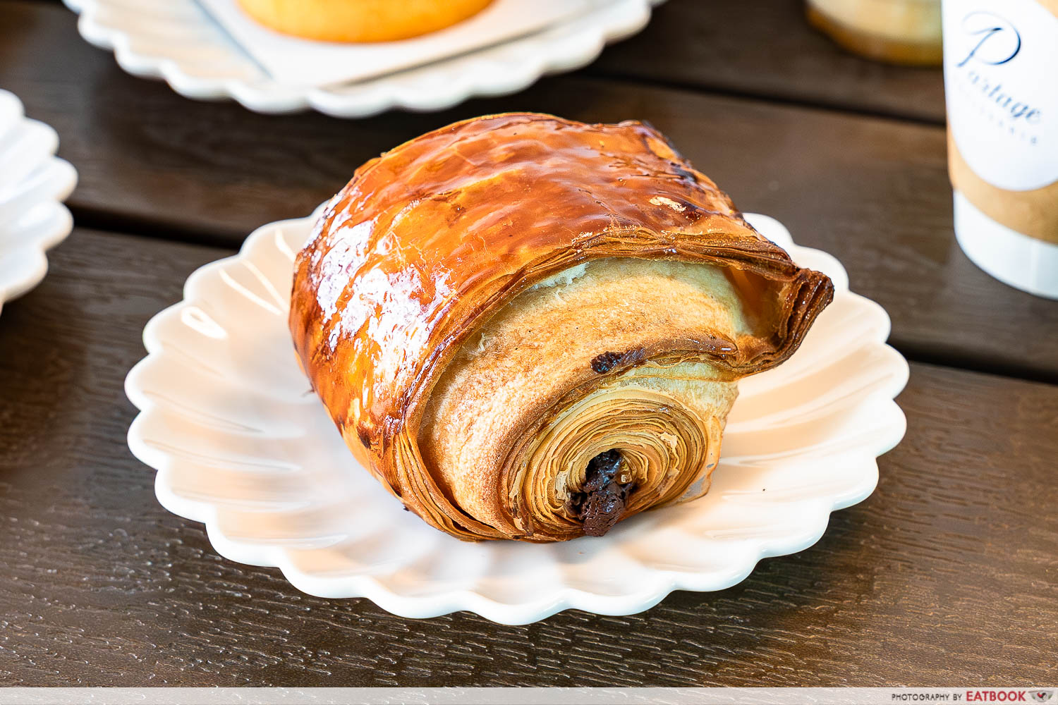 partage-patisserie-pain-au-chocolate-establishment