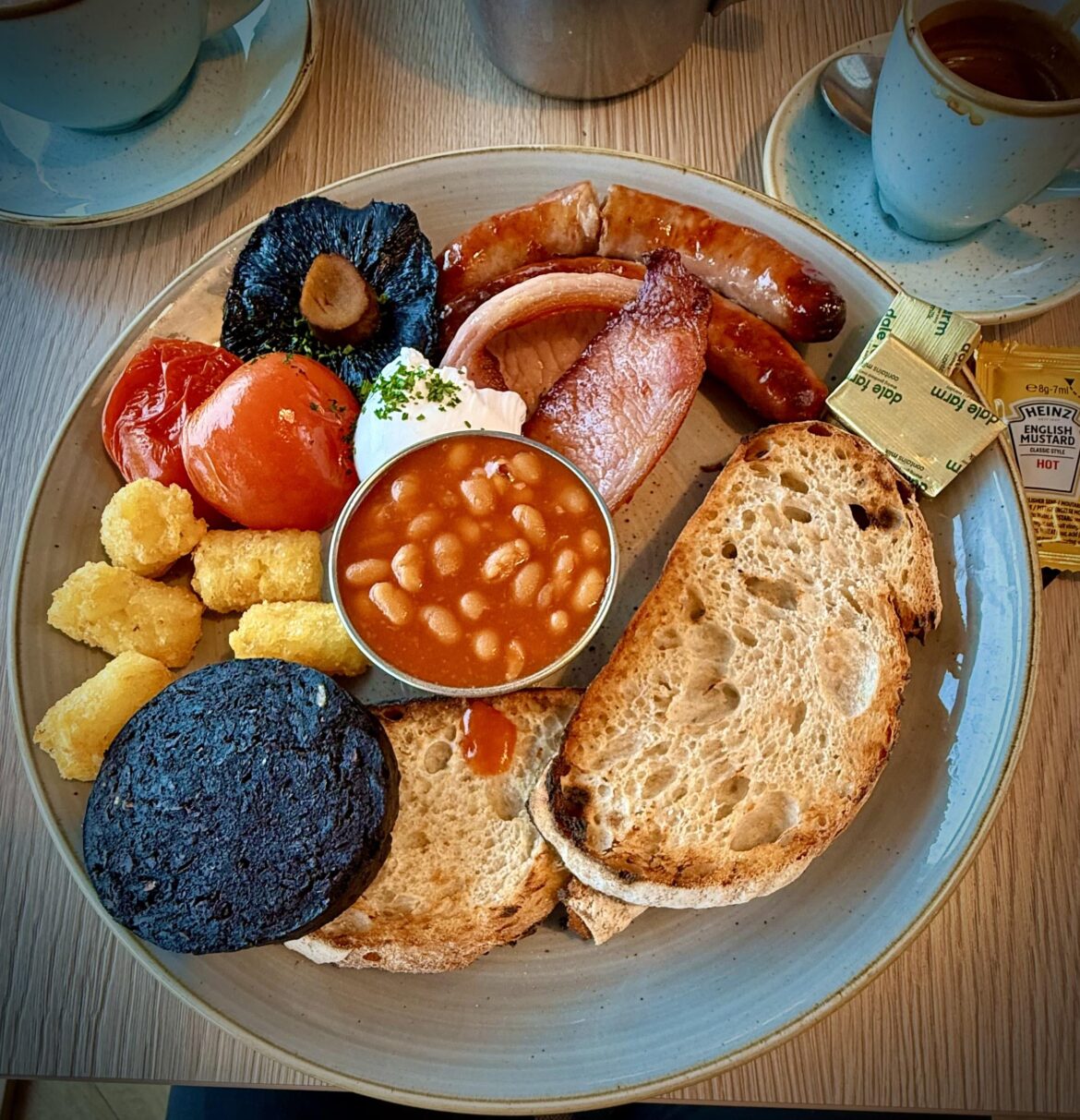 Café Oswald Full Breakfast at Cranstons Butchers, Penrith. Cumbria. £14.00