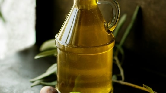 Olive oil has almost 120 calories per tablespoon.(Representative image/Unsplash)