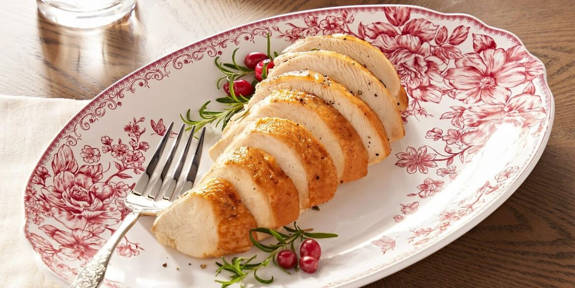 The Pioneer Woman Holiday Collection Is Officially Back for 2025