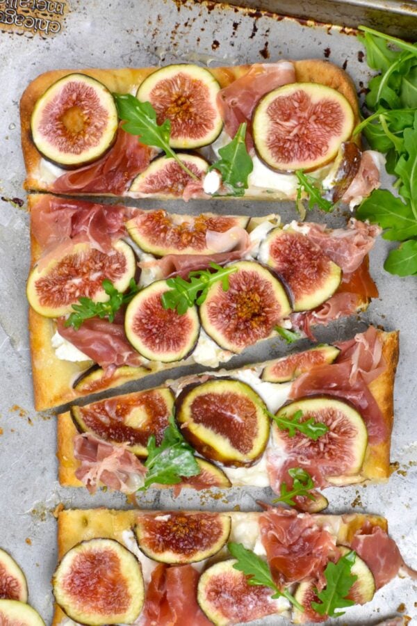 flatbread topped with figs and prosciutto