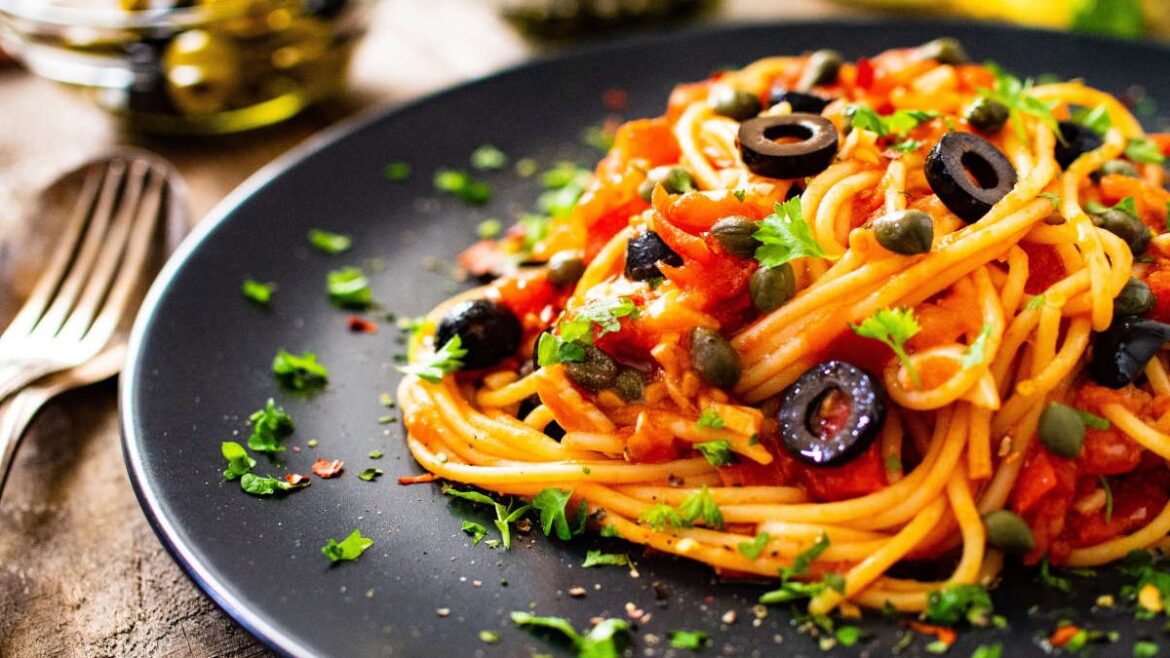 The “strangest” dishes of traditional Italian cuisine: curiosities and origins Pasta alla puttanesca, a classic with a provocative name