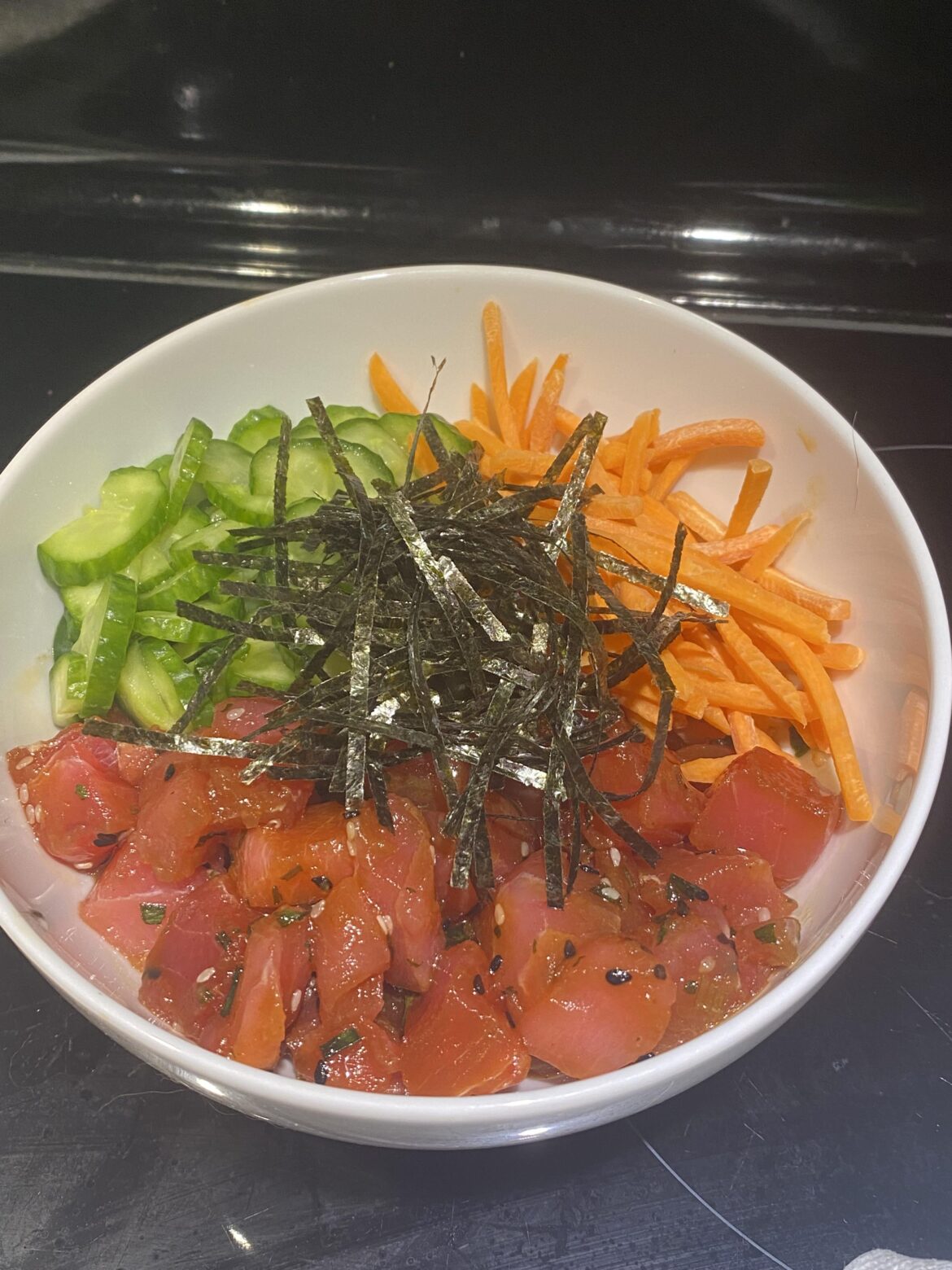 Riceless poke bowl - so easy and satisfying! ~ 380 kcal, 60g protein