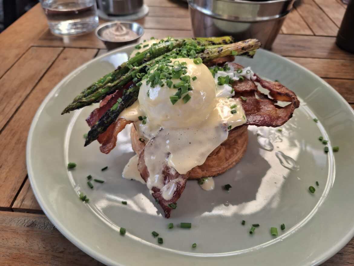 Eggs Benedict on a New York Roll