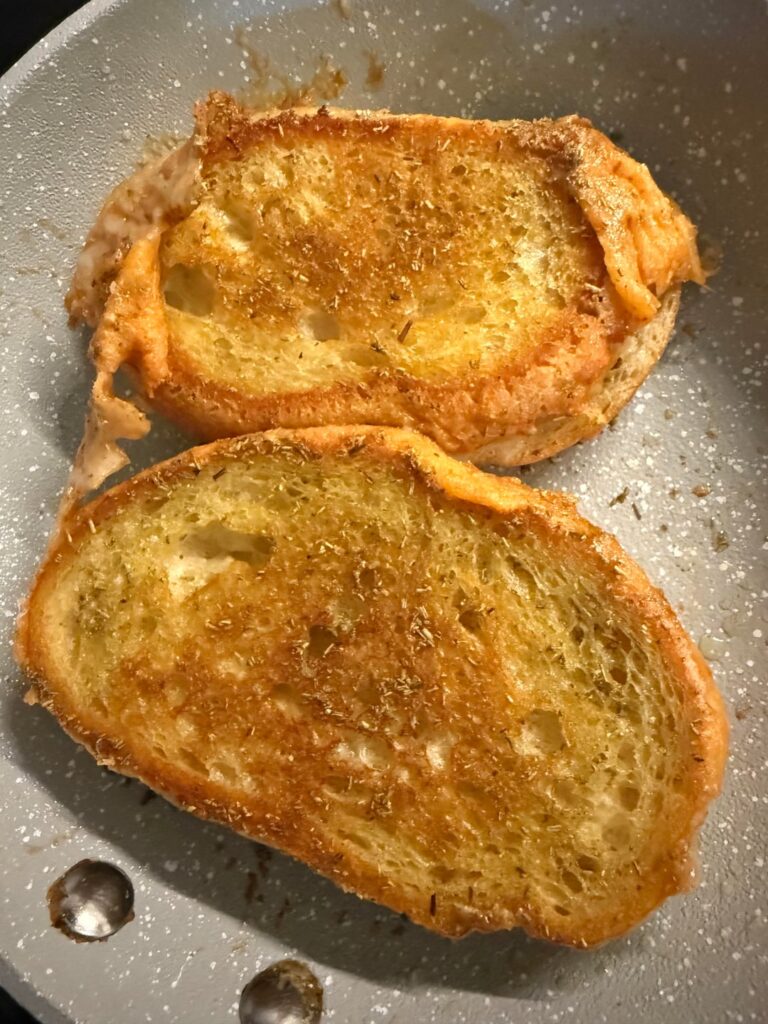 Rosemary Sourdough GC w Aged White Cheddar 🤤