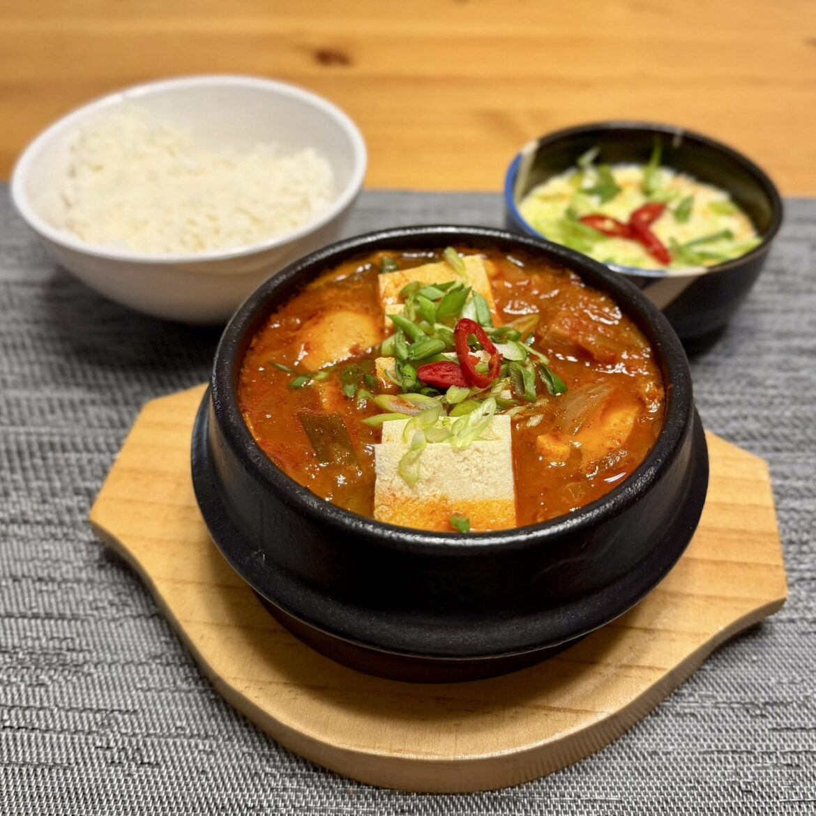 Kimchi jjigae with gyeran jjim for a late night supper