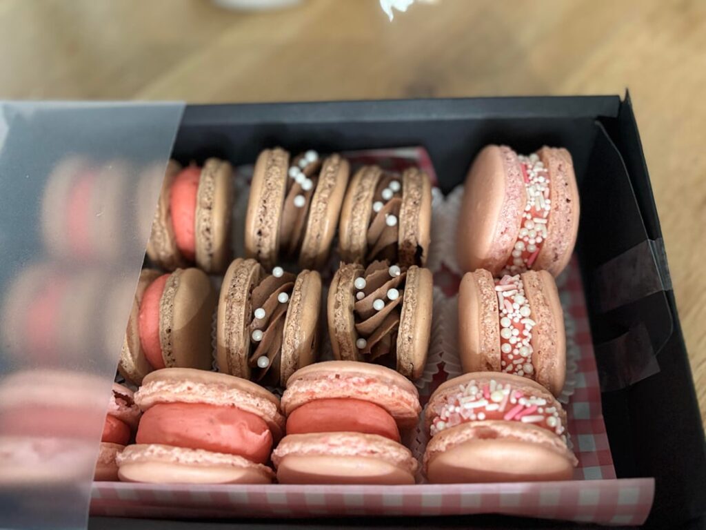 my fav macarons to date!!😩🫶🏽Esp the hearts😍